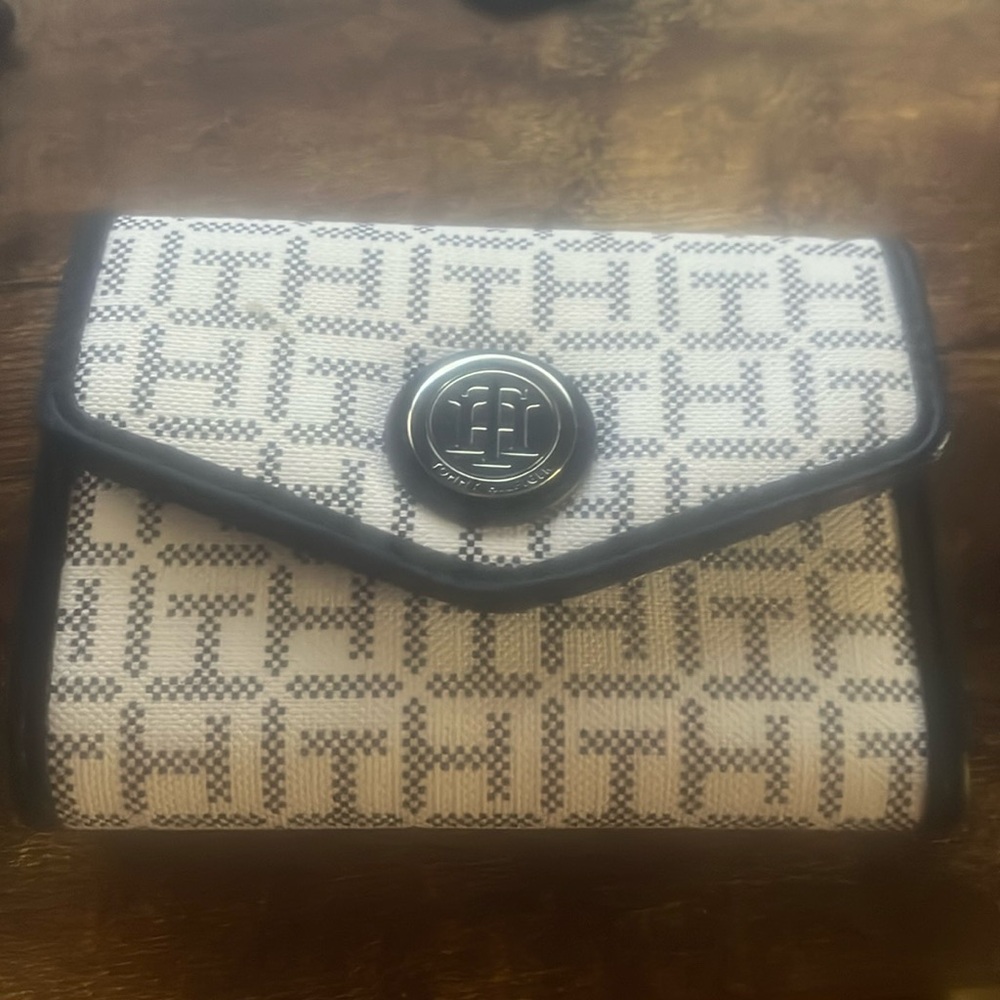 Tommy Hilfiger women’s wallet.